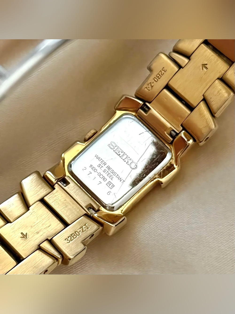 AUTHENTIC RARE VINTAGE SEIKO ASYMMETRICAL GOLD WATCH - Picture 9 of 9